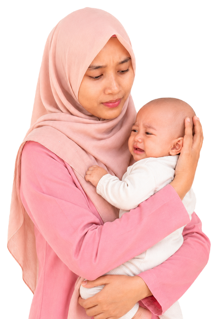 Ibu memegang bayi yang sedang meragam dengan penuh empati